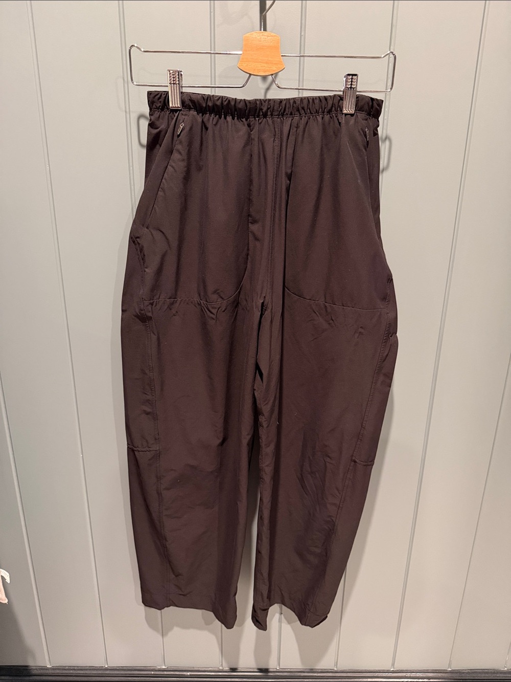 lululemon athletica Women's black barrel leg cropped Pants